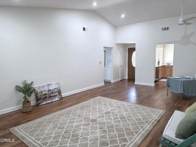 42033 Village 42, Camarillo, CA 93012