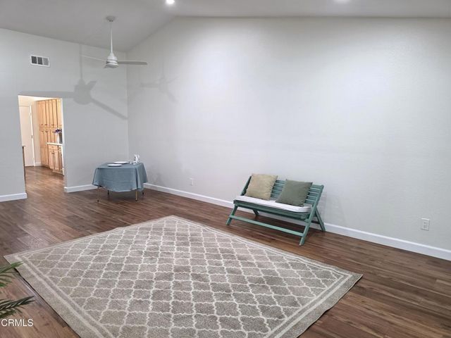 42033 Village 42, Camarillo, CA 93012