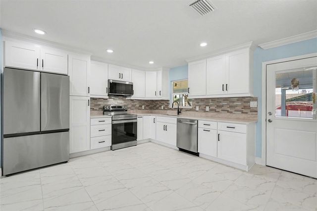 14814 11TH STREET, Dade City, FL 33523