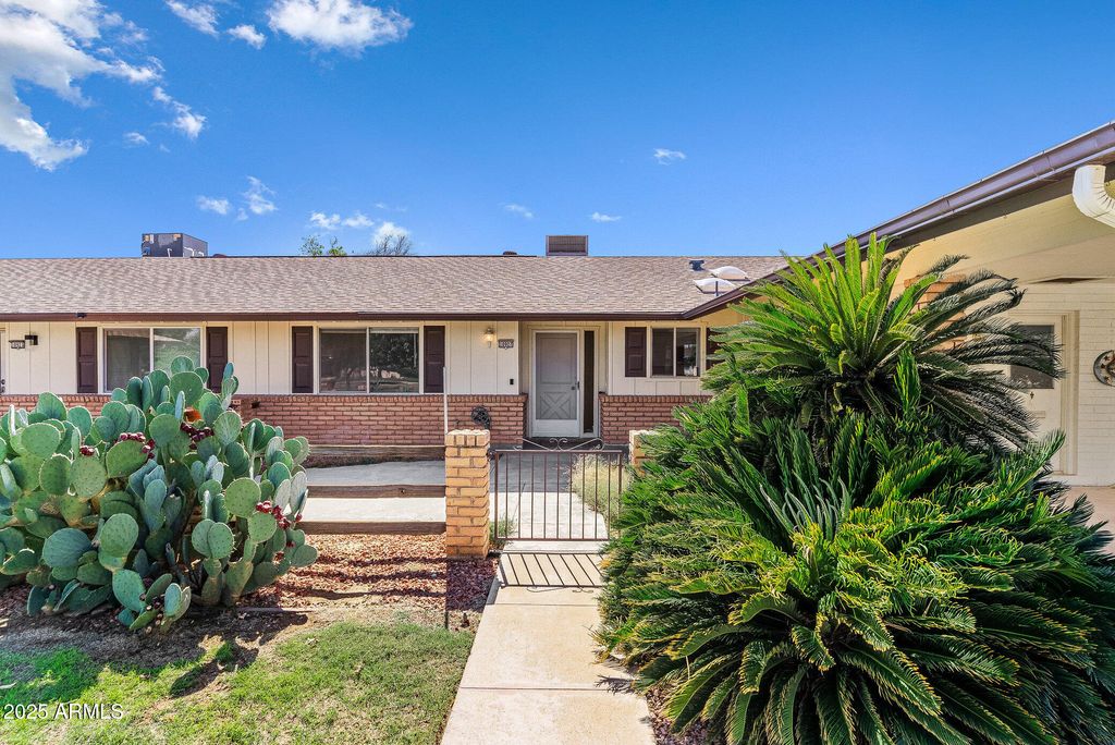 10927 W PEORIA Avenue, Sun City, AZ 85351 — exterior