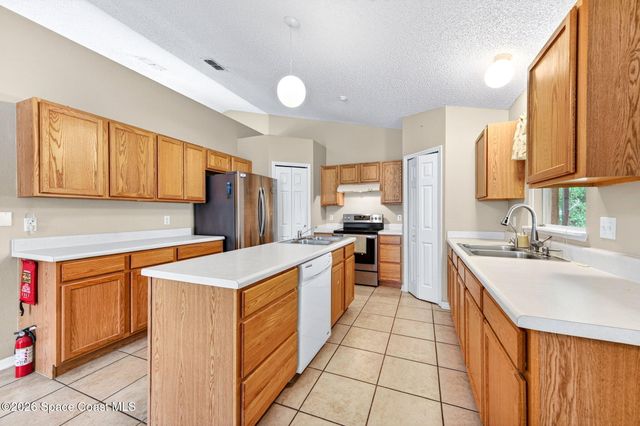 426 Wildwood Avenue SW, Palm Bay, FL 32908