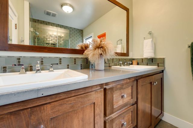 1324 57th St, Sacramento, CA 95819