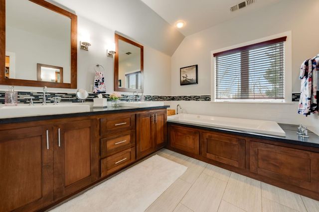 1324 57th St, Sacramento, CA 95819