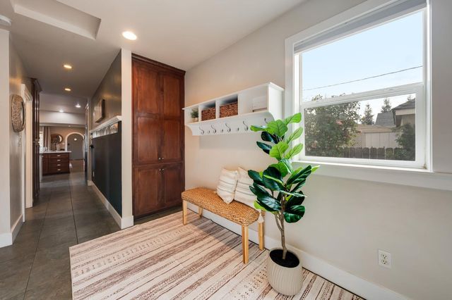 1324 57th St, Sacramento, CA 95819