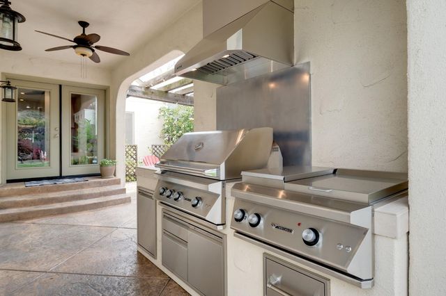 1324 57th St, Sacramento, CA 95819