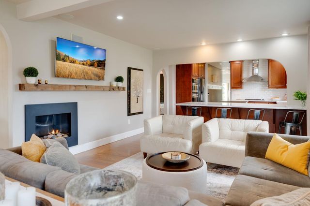 1324 57th St, Sacramento, CA 95819