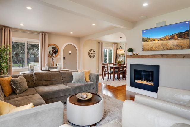 1324 57th St, Sacramento, CA 95819