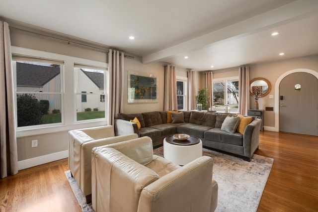 1324 57th St, Sacramento, CA 95819