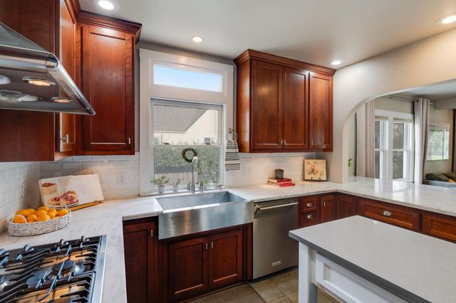 1324 57th St, Sacramento, CA 95819