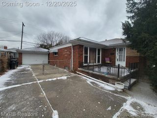 21407 Pallister Street, Saint Clair Shores, MI 48080