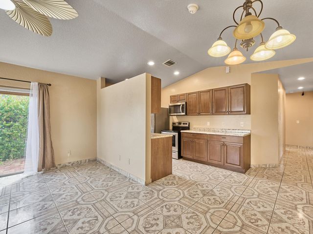 556 E Ridge Cir Circle N, Boynton Beach, FL 33435