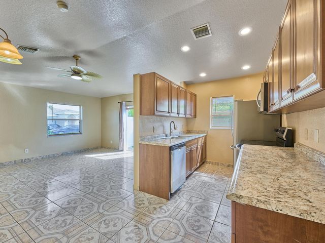 556 E Ridge Cir Circle N, Boynton Beach, FL 33435