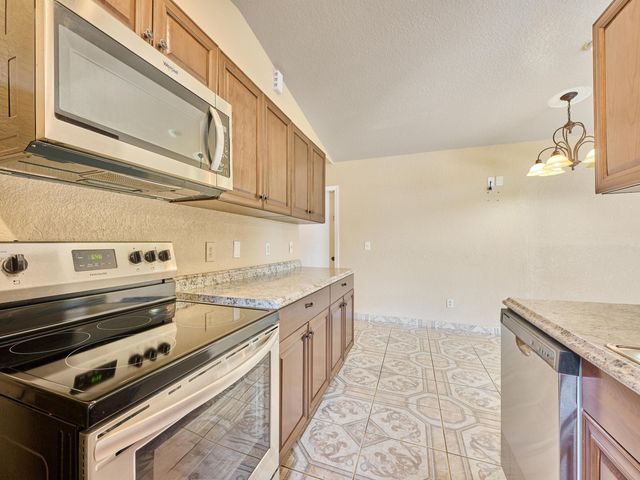 556 E Ridge Cir Circle N, Boynton Beach, FL 33435