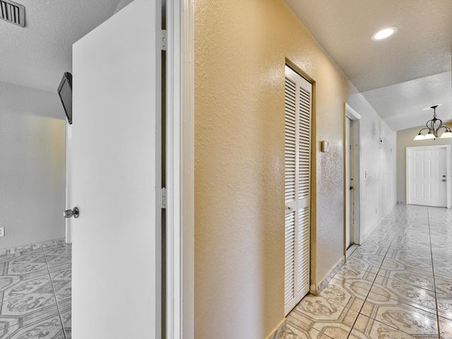 556 E Ridge Cir Circle N, Boynton Beach, FL 33435