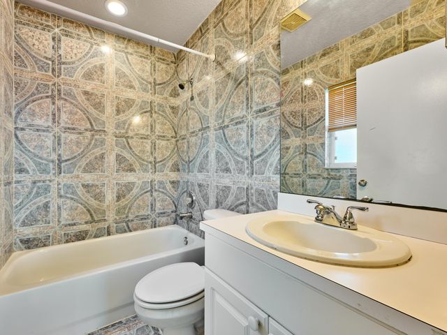 556 E Ridge Cir Circle N, Boynton Beach, FL 33435