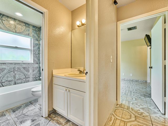 556 E Ridge Cir Circle N, Boynton Beach, FL 33435