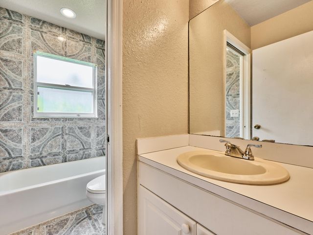 556 E Ridge Cir Circle N, Boynton Beach, FL 33435