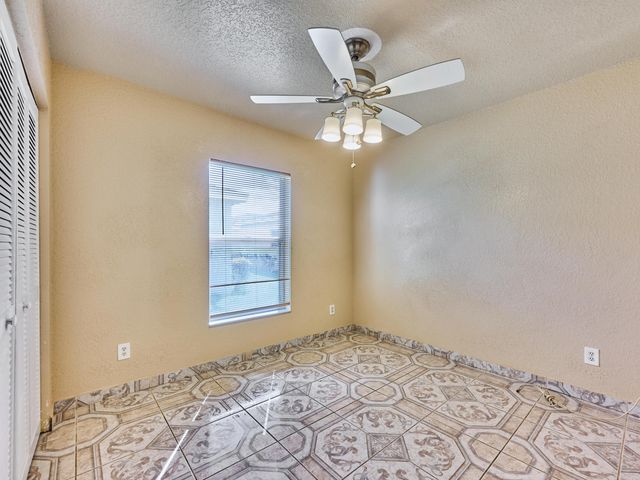 556 E Ridge Cir Circle N, Boynton Beach, FL 33435