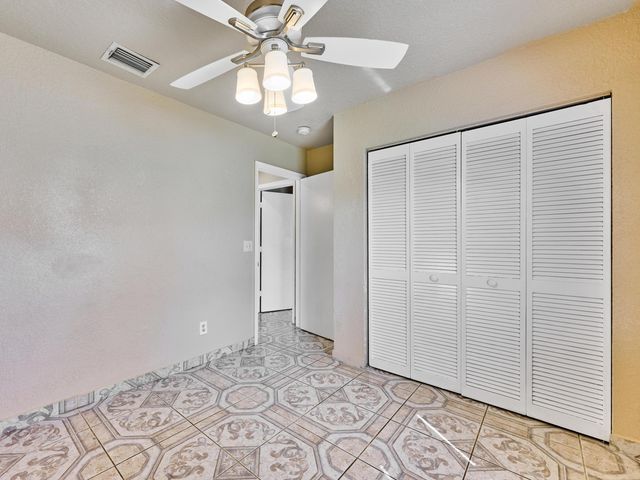 556 E Ridge Cir Circle N, Boynton Beach, FL 33435