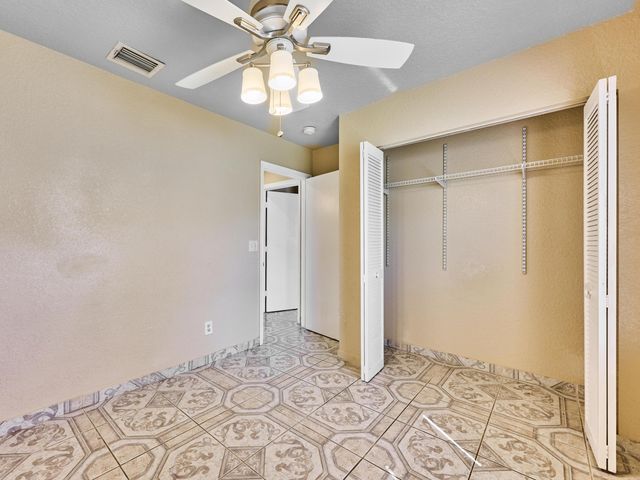 556 E Ridge Cir Circle N, Boynton Beach, FL 33435