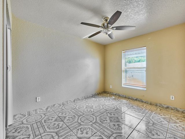 556 E Ridge Cir Circle N, Boynton Beach, FL 33435