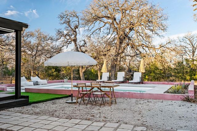 510 Thousand Oaks DR, Cedar Creek, TX 78612