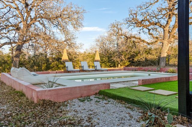 510 Thousand Oaks DR, Cedar Creek, TX 78612