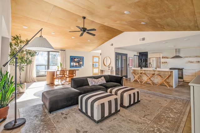 510 Thousand Oaks DR, Cedar Creek, TX 78612