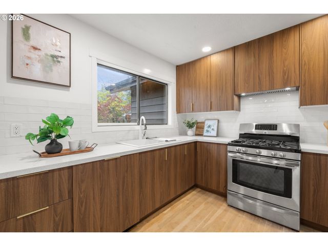 5431 Sw 53RD Ave, Portland, OR 97221