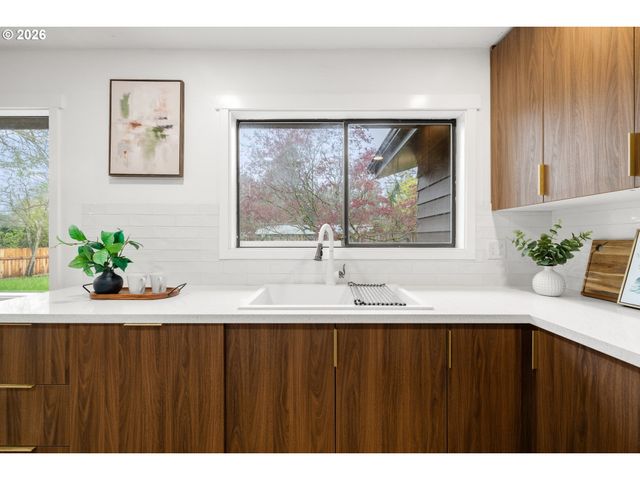 5431 Sw 53RD Ave, Portland, OR 97221