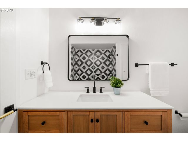 5431 Sw 53RD Ave, Portland, OR 97221