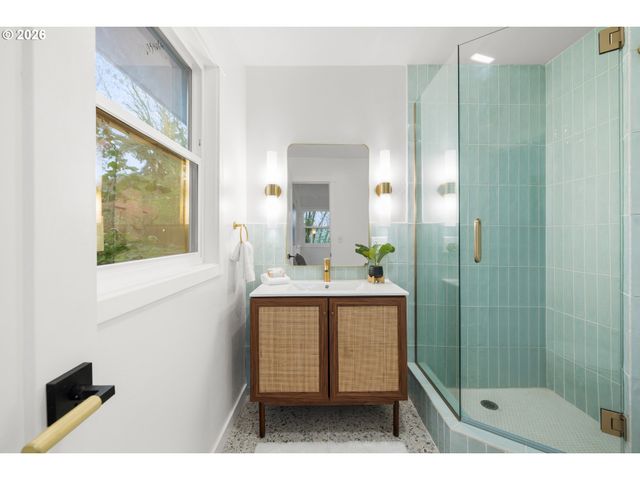 5431 Sw 53RD Ave, Portland, OR 97221