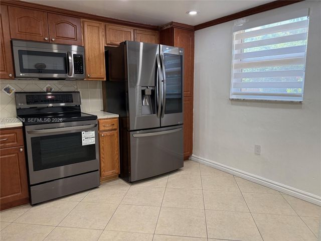 1100 W 35th Street 8, Hialeah, FL 33012