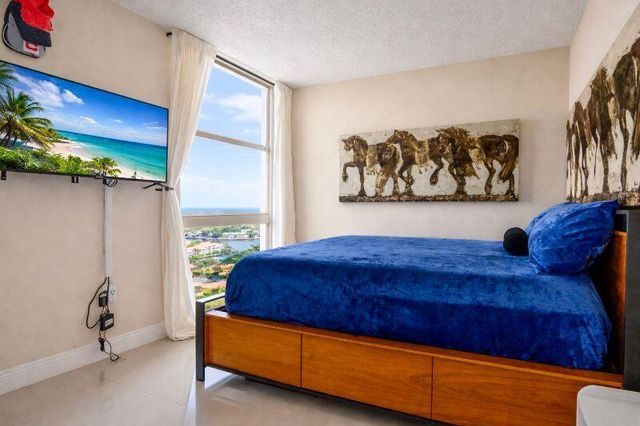 3675 N Country Club Drive 2401, Aventura, FL 33180