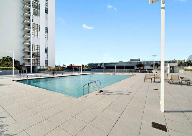 3675 N Country Club Drive 2401, Aventura, FL 33180