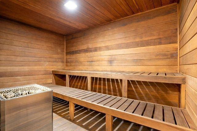 3675 N Country Club Drive 2401, Aventura, FL 33180