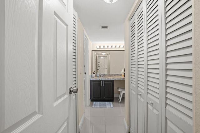 3675 N Country Club Drive 2401, Aventura, FL 33180