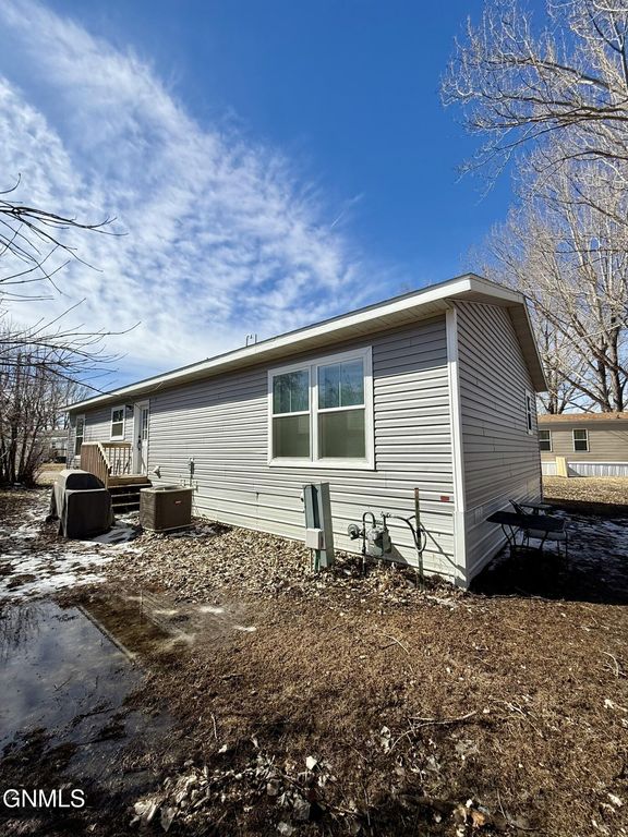 322 Bedford Boulevard, Bismarck, ND 58504 photo 3