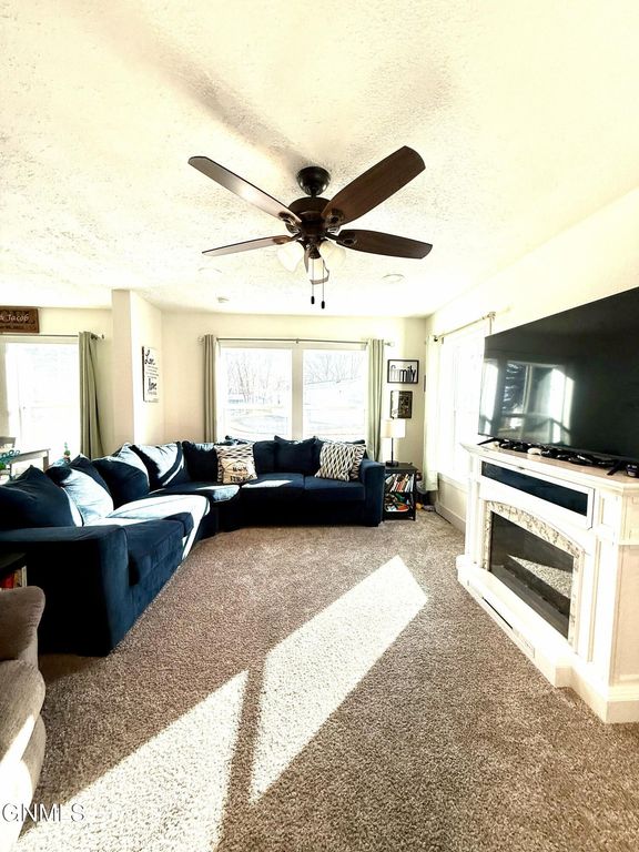 322 Bedford Boulevard, Bismarck, ND 58504 photo 4