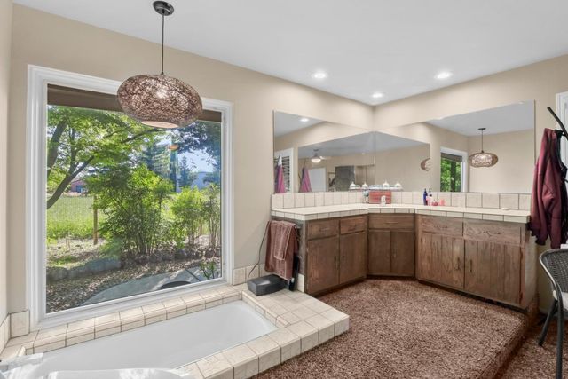 10550 E Kettleman Ln, Lodi, CA 95240