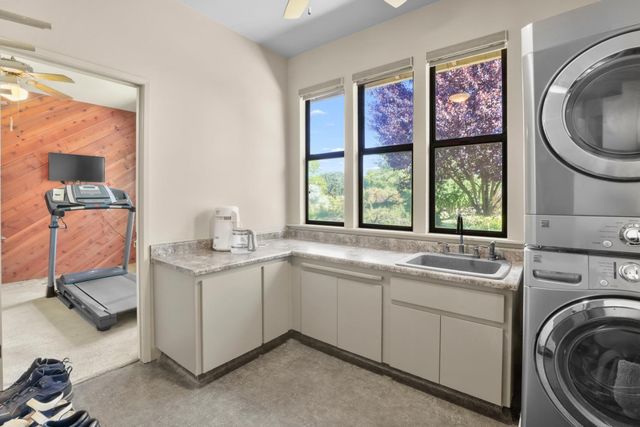 10550 E Kettleman Ln, Lodi, CA 95240