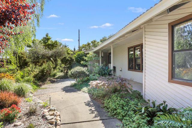 10550 E Kettleman Ln, Lodi, CA 95240