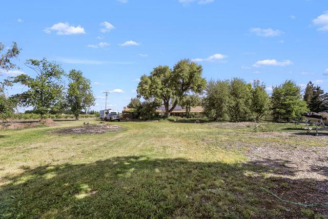 10550 E Kettleman Ln, Lodi, CA 95240