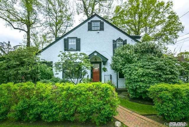 28 Vista Hill Road, Great Neck, NY 11021