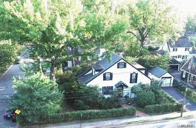 28 Vista Hill Road, Great Neck, NY 11021