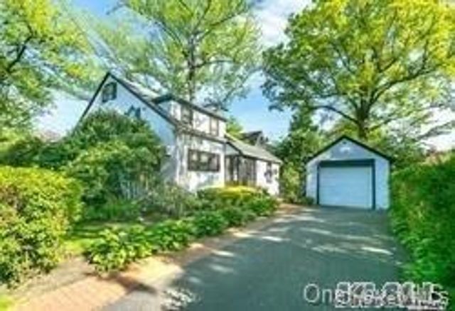 28 Vista Hill Road, Great Neck, NY 11021