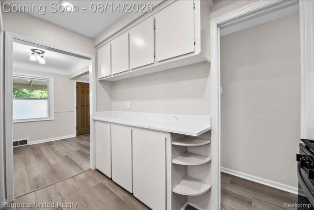 6943 Colonial Street, Dearborn Heights, MI 48127