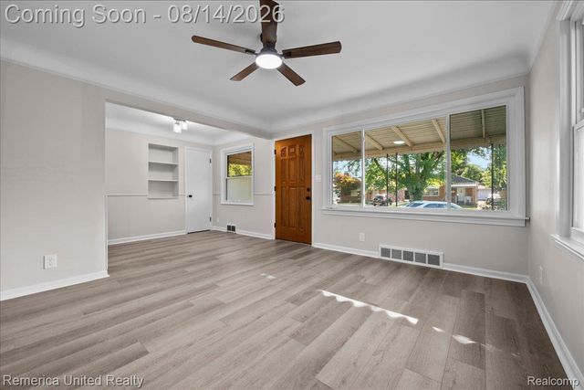 6943 Colonial Street, Dearborn Heights, MI 48127