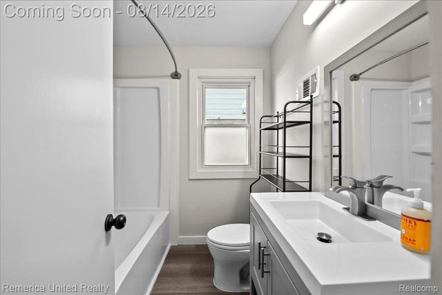 6943 Colonial Street, Dearborn Heights, MI 48127