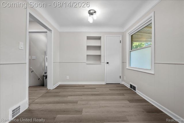 6943 Colonial Street, Dearborn Heights, MI 48127